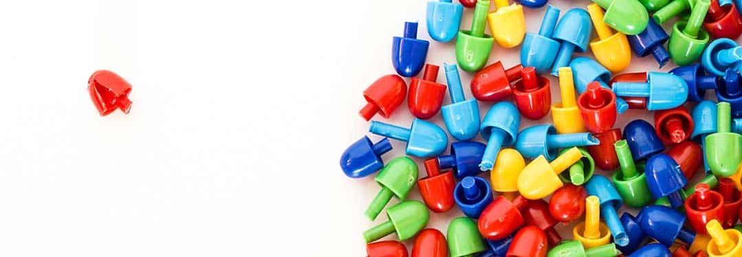 A peg excluded from the pile of pegs symbolizing how a compulsory heir was omitted from a will.