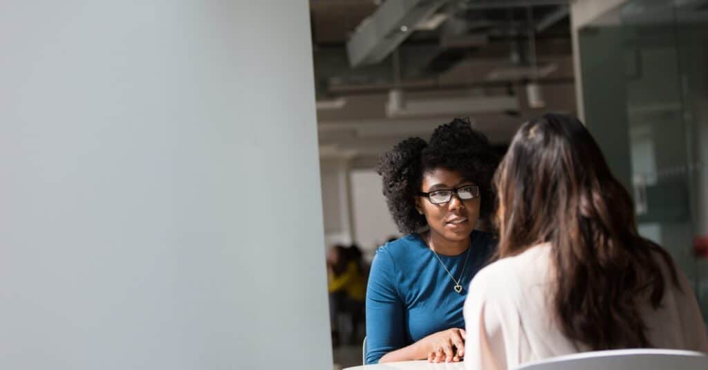 Women having a conversation in a coffee shop