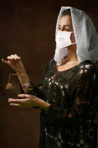 Lady scale with facemask