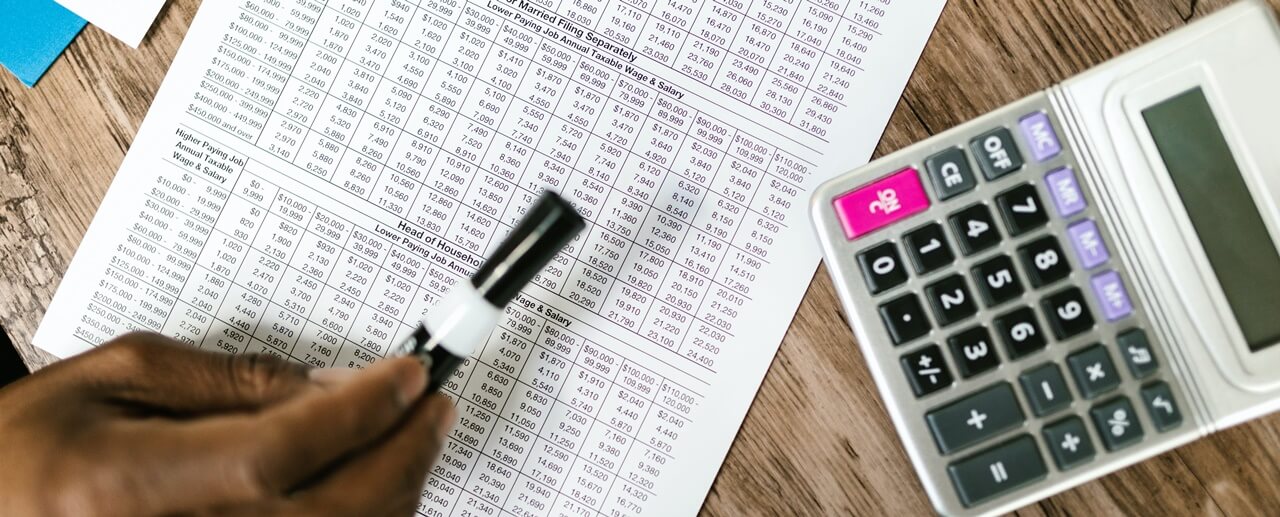 An accountant calculating special corporate income tax