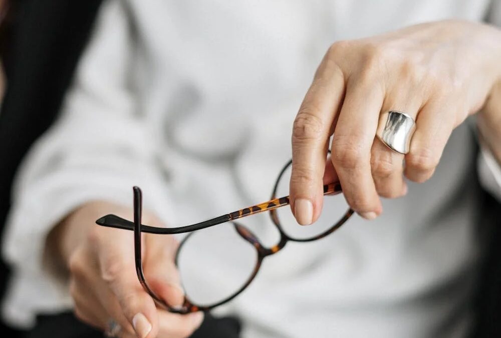 What are the qualifications of an Arbitrator for Intra-Corporate disputes?